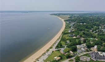 2 Bluemead Farm Ln, Barrington, RI 02806