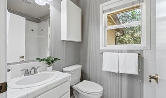 215 Piedmont Dr, Ashland, OR 97520