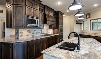 7325 Palm Beach Ave, Benton, AR 72019
