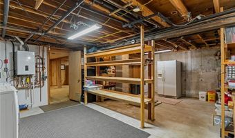 72 Windsor Park Dr, Coventry, RI 02816