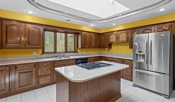 300 Twin River Rd, Lincoln, RI 02865