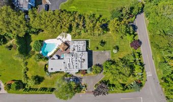 10 Macy Dr, Hewlett Bay Park, NY 11557