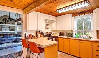 121 Jenckes Hill Rd, Lincoln, RI 02865