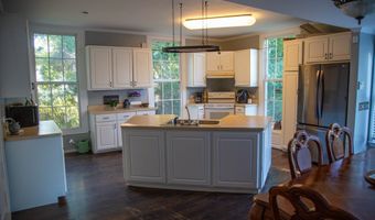 66 Weaver St, Baxley, GA 31513