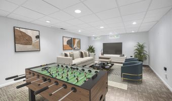 5 S Windsor Dr, Arlington Heights, IL 60004