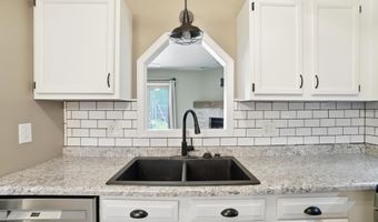 111 Autumn Hills Dr, Avilla, IN 46710