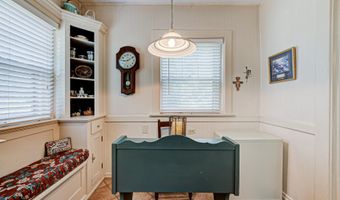 916 Audubon Pkwy, Audubon Park, KY 40213