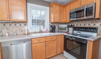 4 Country View Dr, Coventry, RI 02816