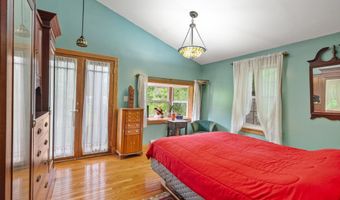 648 Raymond Rd, Chester, NH 03036