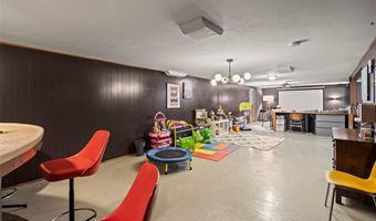 7204 Rockspring Dr, Affton, MO 63123