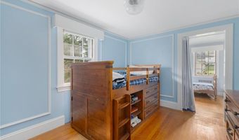 2 Carvin Ct, Warwick, RI 02886