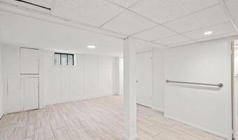 16 E LINDEN St, Alexandria, VA 22301