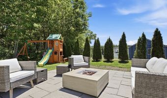 37 Hemlock Dr, Ayer, MA 01432