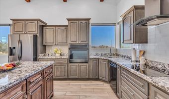 135 W Hawk Way, Amado, AZ 85645