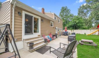 9 Brentwood Ter, Middletown, NJ 07748