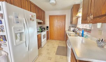 15 10th Ave NW, Bowman, ND 58623