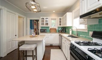 26 Carey St, Newport, RI 02840