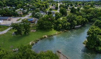 202 N Walnut St, Anderson, MO 64831