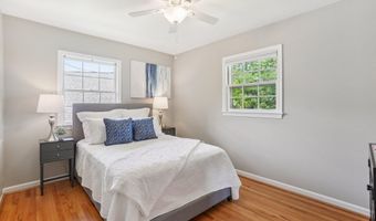 2647 S KENT St, Arlington, VA 22202
