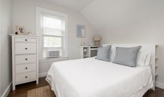 33 Slocum St, Newport, RI 02840