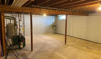 40 Aaron Ave Ave, Bristol, RI 02809