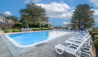 27 Crows Nest Ln 17F, Danbury, CT 06810