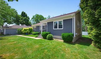 34 Foxhill Ave, Bristol, RI 02809