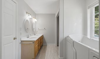 50 Hoskins Rd, Bloomfield, CT 06002