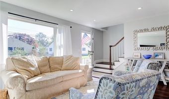 18 Sylvan Ter, Newport, RI 02840