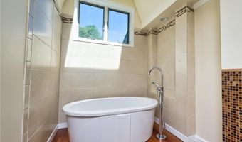 23 Fesser Ave, Bristol, RI 02809