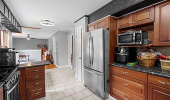 40 Elm St, Beachwood, NJ 08722