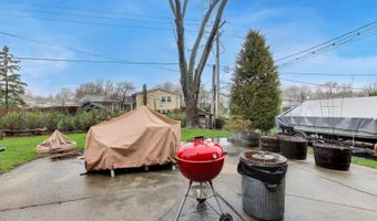 2819 N Kennicott Ave, Arlington Heights, IL 60004