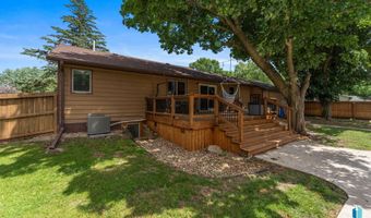 201 S 5th Ave, Brandon, SD 57005
