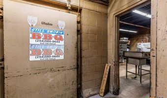 212 S Hickory St, Abbott, TX 76621