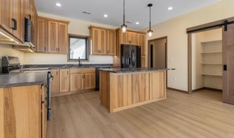1716 N 18th St, Aberdeen, SD 57401