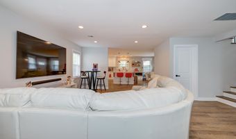 20 Duchess Ave, North Middletown, NJ 07748