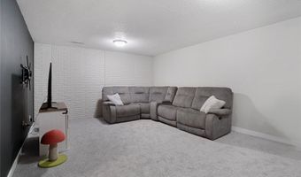 983 10th Ave NW, Altoona, IA 50009