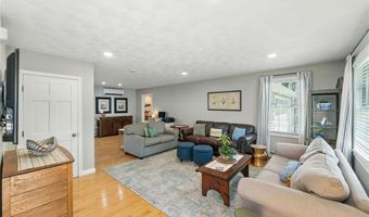 3 Sandy Ln, Bristol, RI 02809