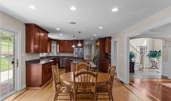 16 Leonard Dr, North Smithfield, RI 02896