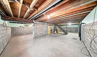 4 Laurel Dr, Albany, NY 12211