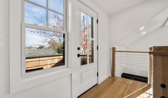 14 Robinson St, Narragansett, RI 02882