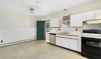40 ROCKCREST Dr, Cranston, RI 02920