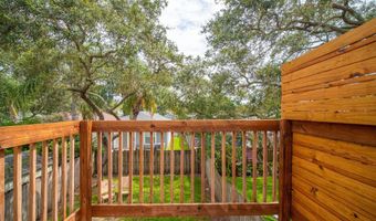 67 W 8TH St, Atlantic Beach, FL 32233