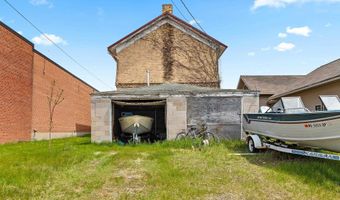 323 5TH St, Algoma, WI 54201