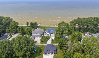 2257 E SHORE Dr, Green Bay, WI 54302