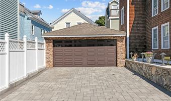 30 Brewer St 3, Newport, RI 02840