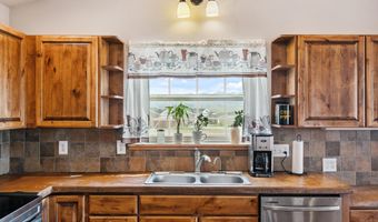 25 NEOSHA Trl, Boulder, WY 82923