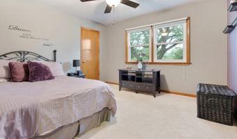 710 Sprucetree Ln, Algonquin, IL 60102