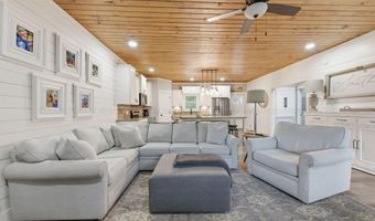 1067 LEGENDARY Pkwy, Arley, AL 35541