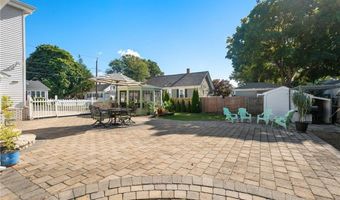 17 Elder Ave, East Providence, RI 02915